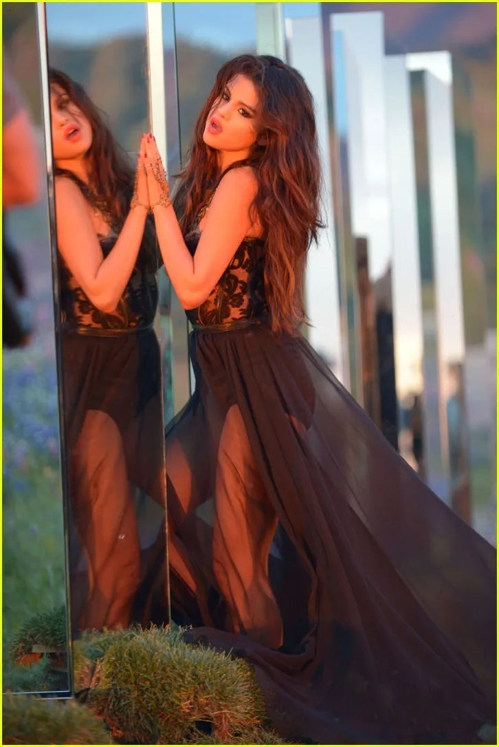 Sexy Amazing Black A-Line Selena Gomez Celebrity Dresses Sweetheart Sheer Bodice Appliques Lace Embellished Chiffon Prom Gowns